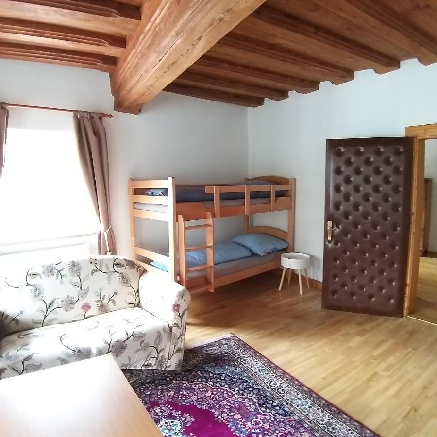 Apartment In Historic Town House Гмунден Екстериор снимка